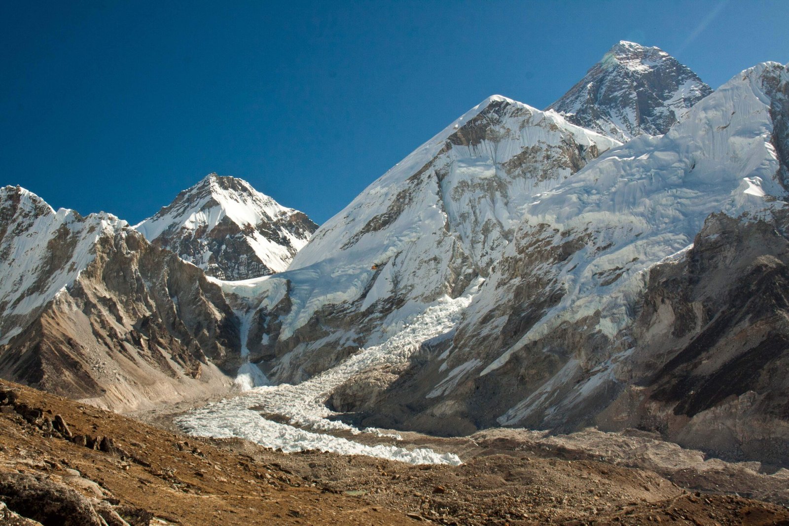 Breathtaking panoramic view of Mount Everest from Kala Patthar at 5,545 meters, captured during the Everest Base Camp Trek in Nepal